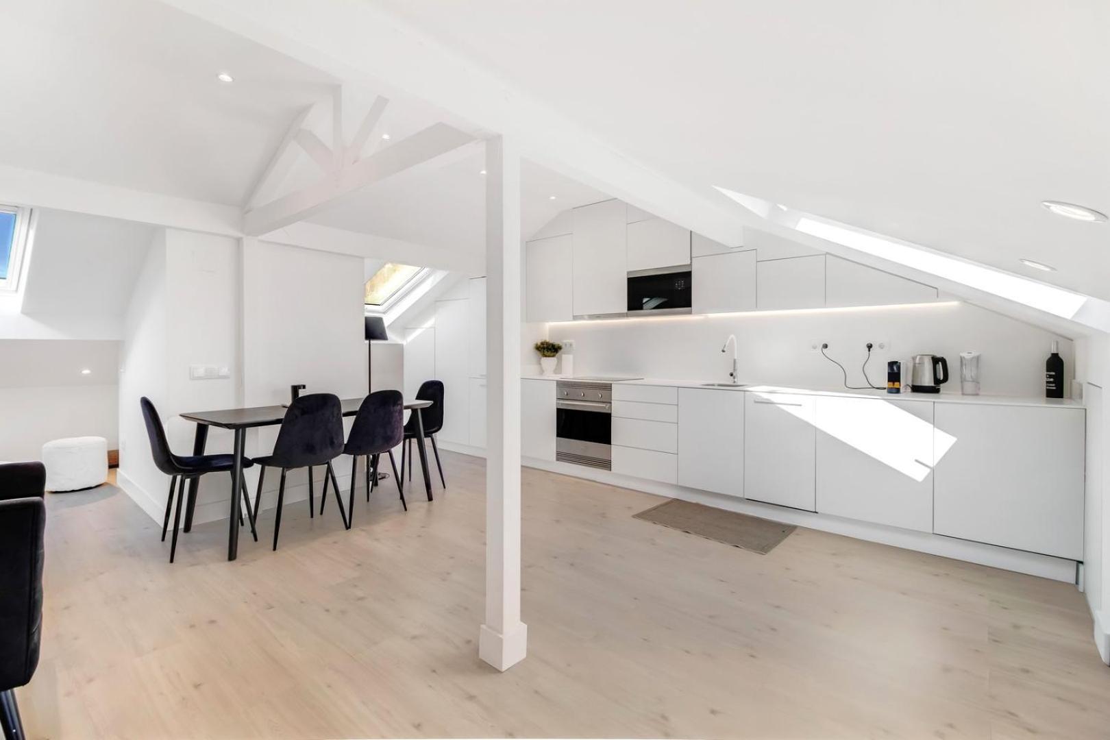2br Renovated Duplex - Ac - Lx Factory Apartment *