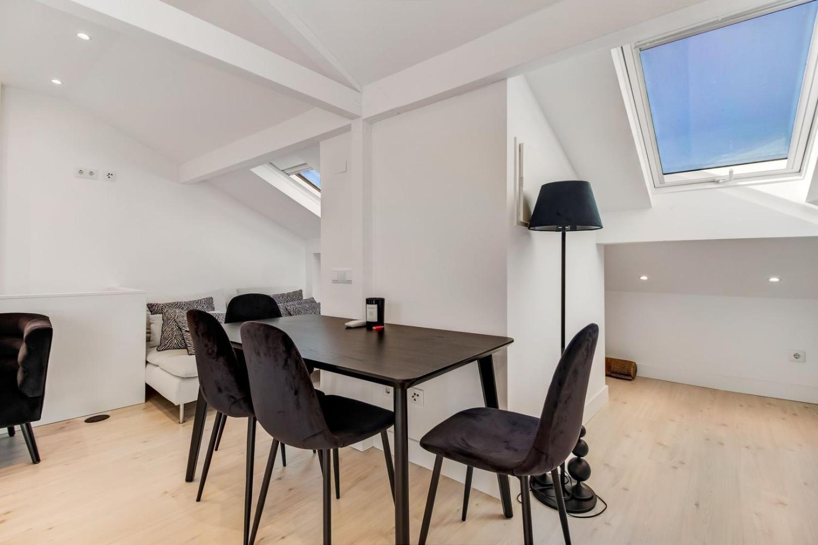 2br Renovated Duplex - Ac - Lx Factory Apartment *